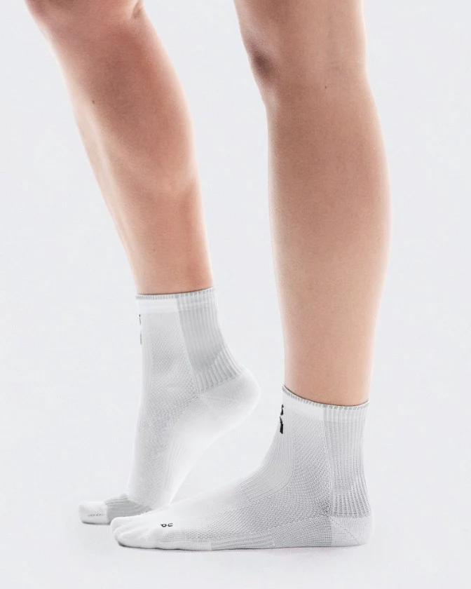 On Performance Run Sock Mid - White / Glacier - Image 2